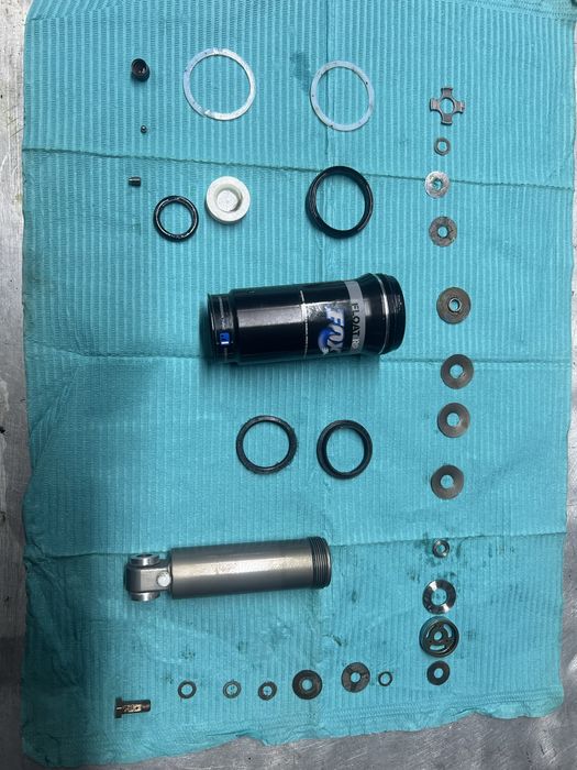 Ремонт вилок, амортів, підсиділів, тормозів fox rock shox