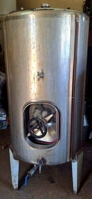 Cubas em inox para vinho