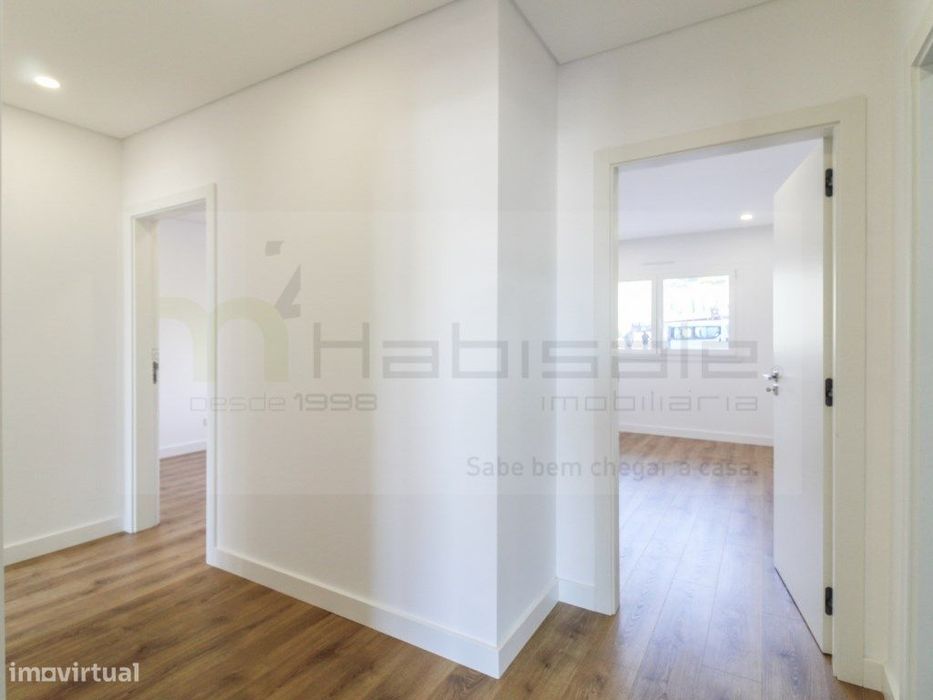 Apartamento T3 com varanda e barbecue | Paradela, Santo António dos...