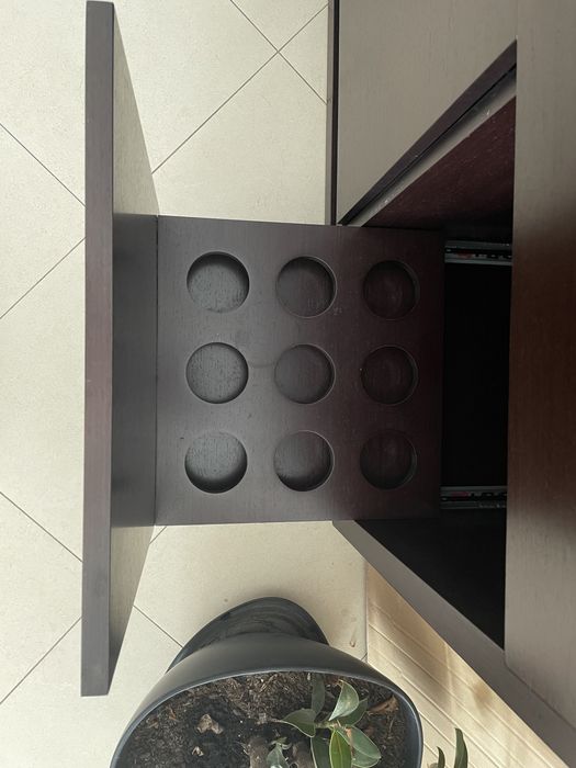 Consola/Bar de madeira maciça com boa qualidade.