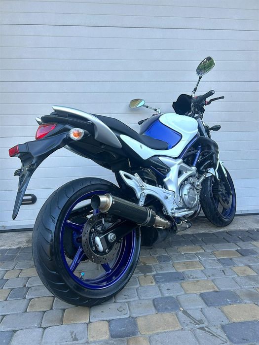 Suzuki Gladius 400, 2011pik, з Японії