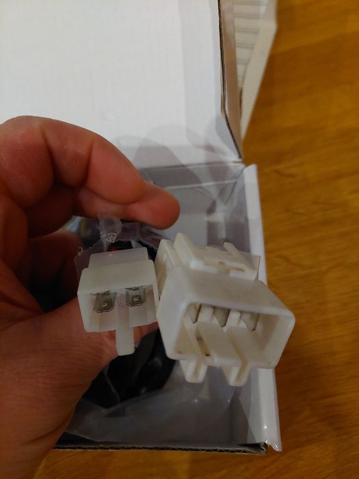 Regulator napięcia honda CBR 929