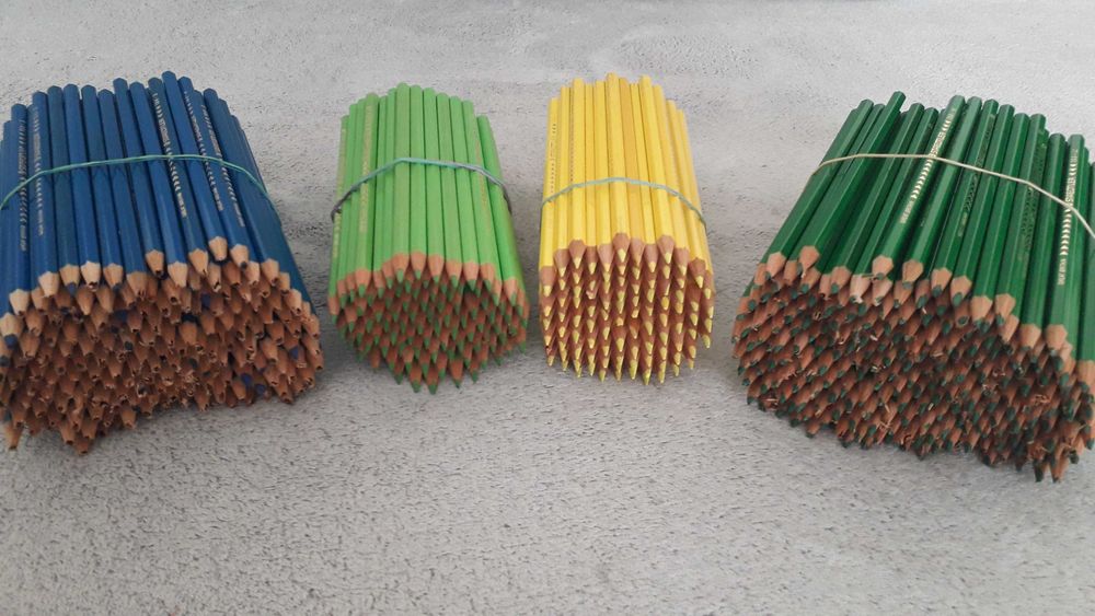 Kredki Staedtler żółty zielony niebieski.
