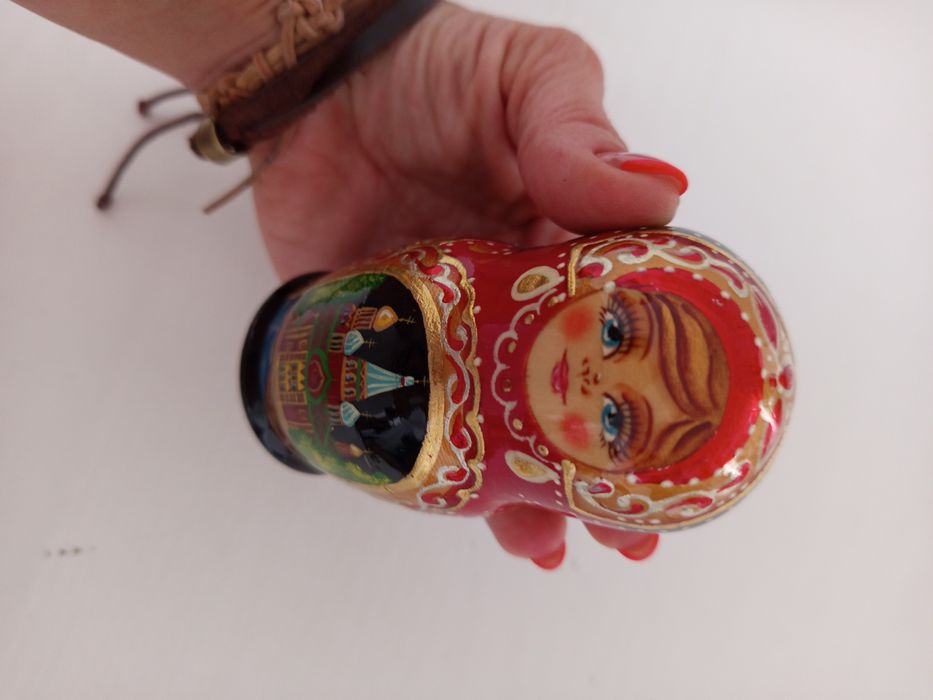 Matrioskas em madeira pintadas a mao