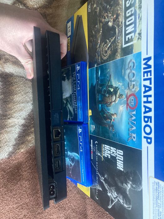 PS4 1TB + 2 игры в идеальном состоянии