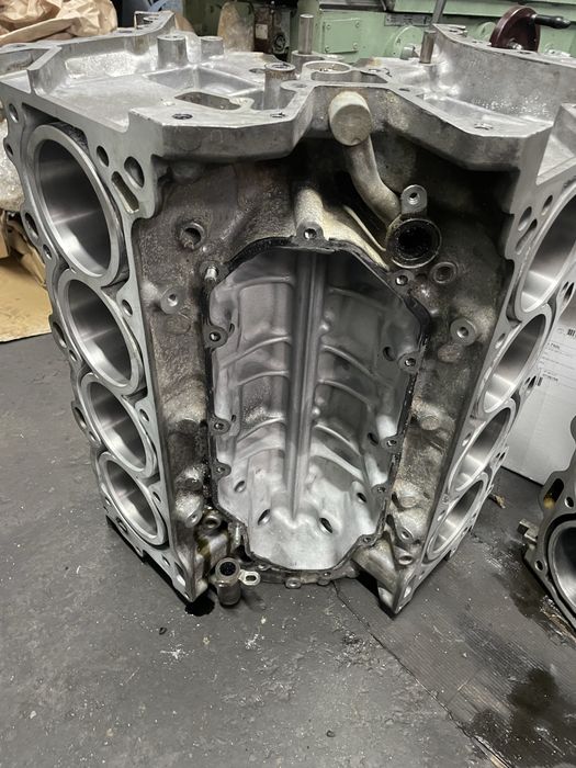 Гильзовка росточка блока v-образного алюминевого шліфовка коленвала