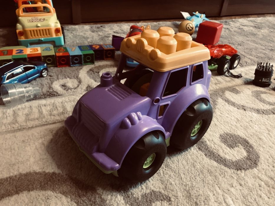 Іграшки дитячі