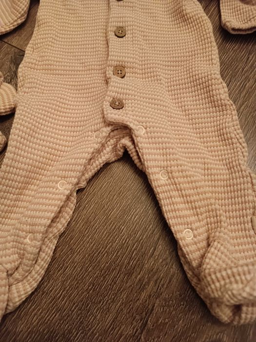 Pajacyk Milkberry 3-6 m-cy z opaską kokardka 68