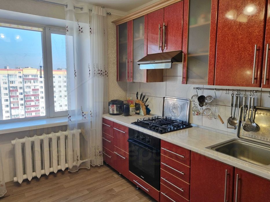 3 кімнатна квартира 82м2 з ремонтом в цегляному будинку в районі Круг