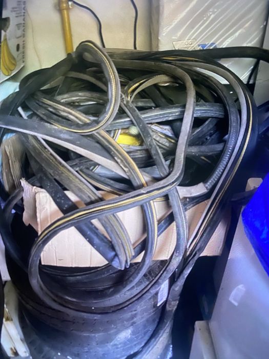 Уплотнитель дверей капота багажника Ауди 100 А6