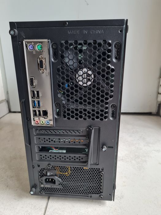 Komputer stacjonarny stan bdb SSD 256GB win10 x64i3 3.6GHz, DDR4 8GB,