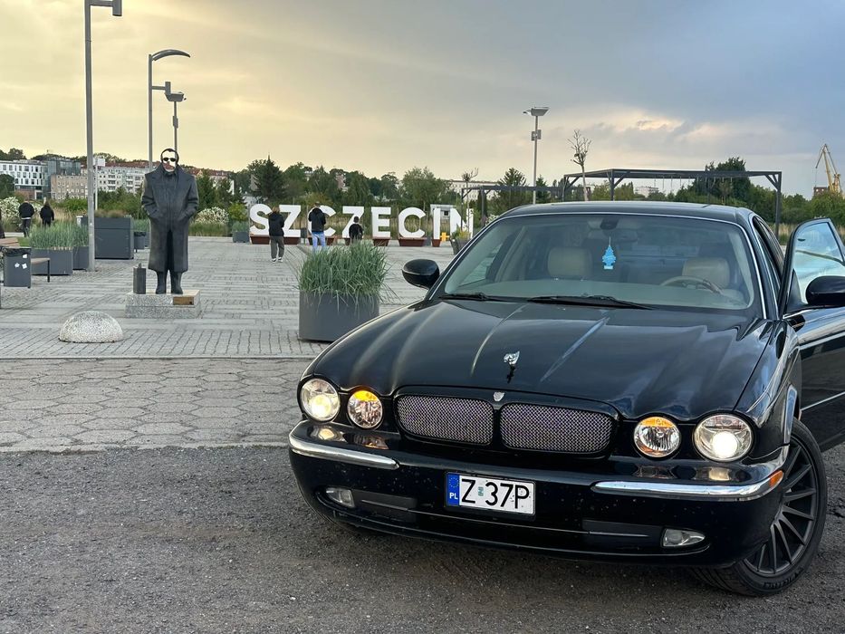 Jaguar XJR