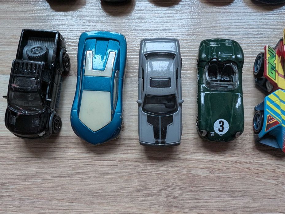 Zestaw samochodzików hotwheels