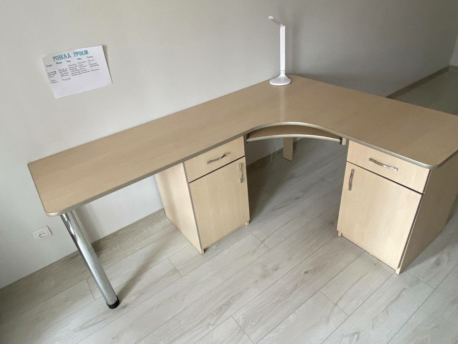 Стіл кутовий для двох дітей