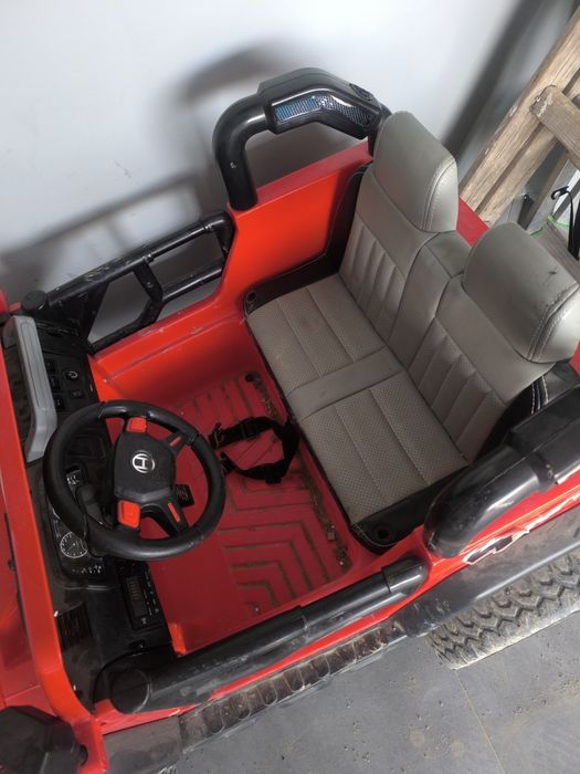 Auto autko 2-osobowe na akumulator jeep czerwony