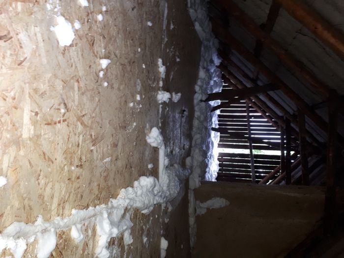 Утеплення повітряного прошарку Будинки рідким пінопластом (Дах, Стелі)