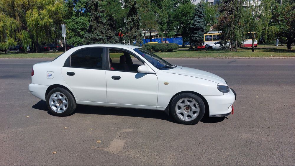 Продам Део Ланос 1.5