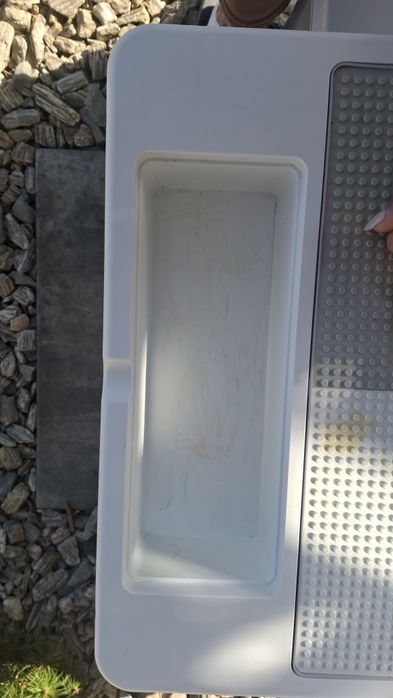 Plastikowy stolik dla dziecka