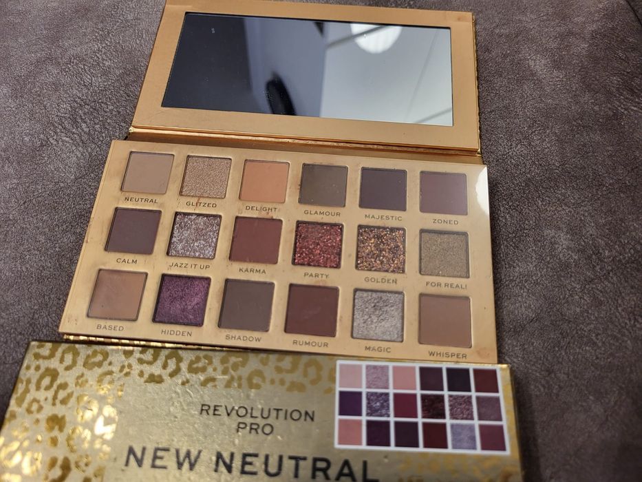 Revolution PRO New Neutral Paleta cieni do powiek