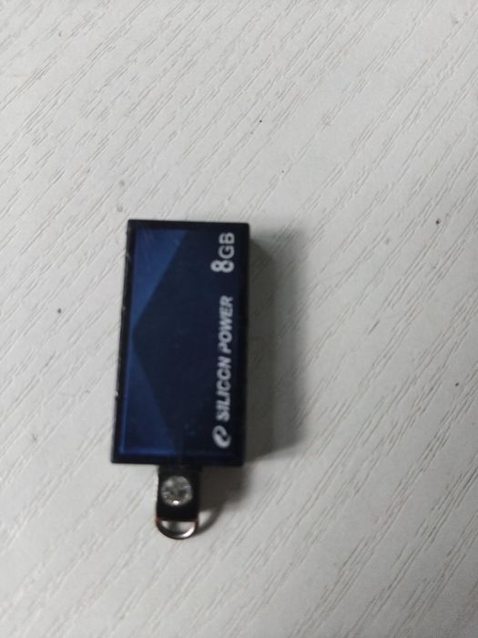 Флешнакопичувач на 8GB