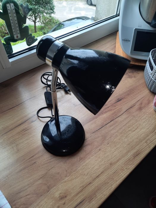 Lampka biurkowa regulowana