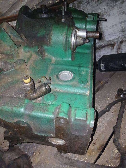 Блок ваз 2103 , гбц кпп  4 ст.