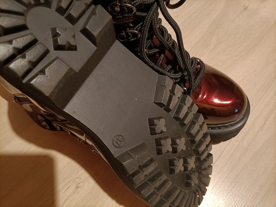 Nowe botki lakierowane