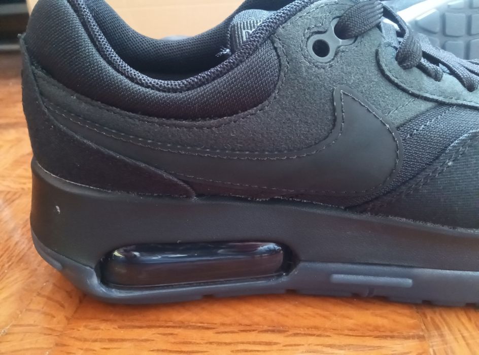 Tênis Nike sir max motif pretos 38