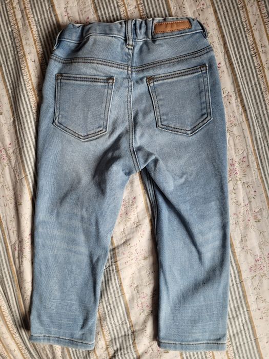 Spodnie jeansy H&M 92 bluzka z kapturem NUTMEG 92