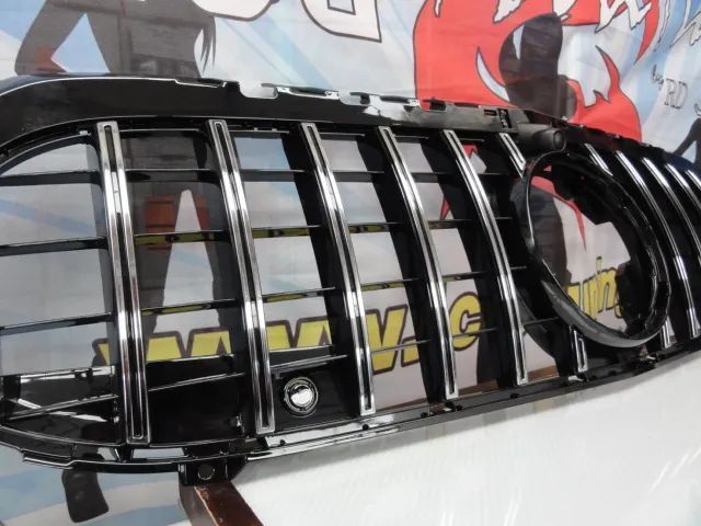 Grelha frontal em preto piano brilhante e cromado com espaço para símbolo e camera para Mercedes Classe A W177 / V177 2018-2022 Panamericana / GT-R