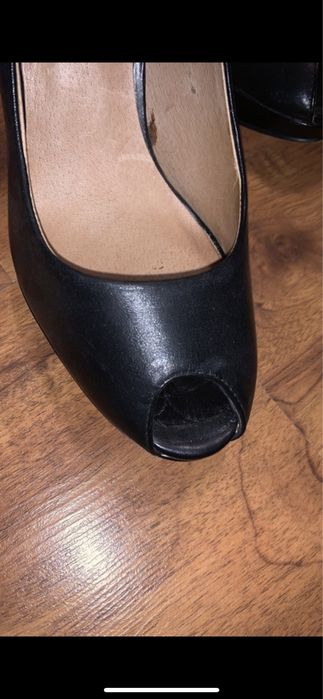 Buty na obcasie ze skóry