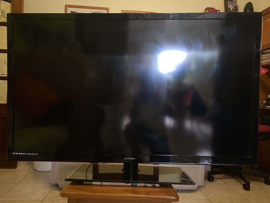 TV LED E-motion 46” com OFERTA suporte de parede