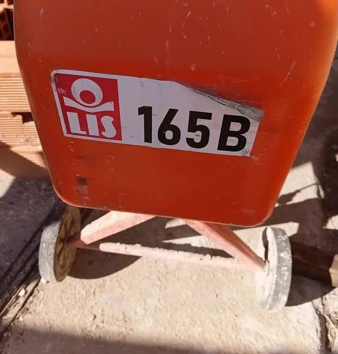 Vendo Betoneira elétrica  e materiais de construção Civil