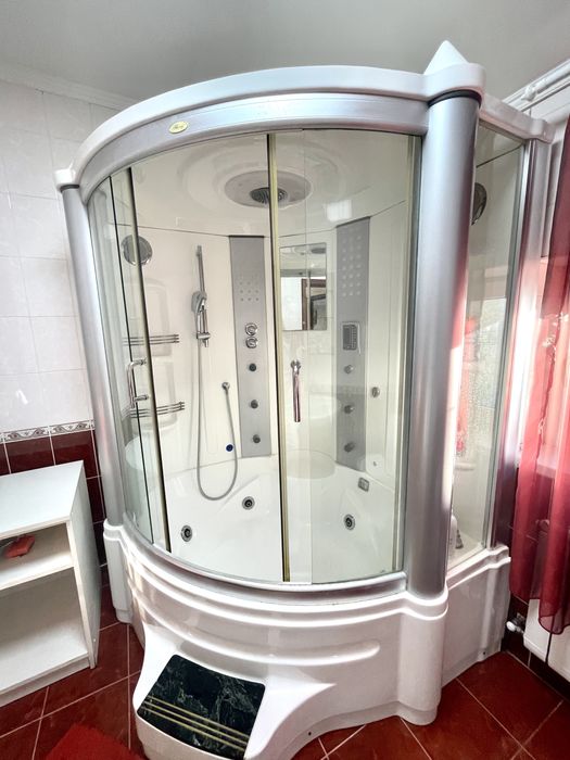 Будинок-герой, бо ж єдиний в своєму роді! 6 кімн. + гостьовий + гараж!