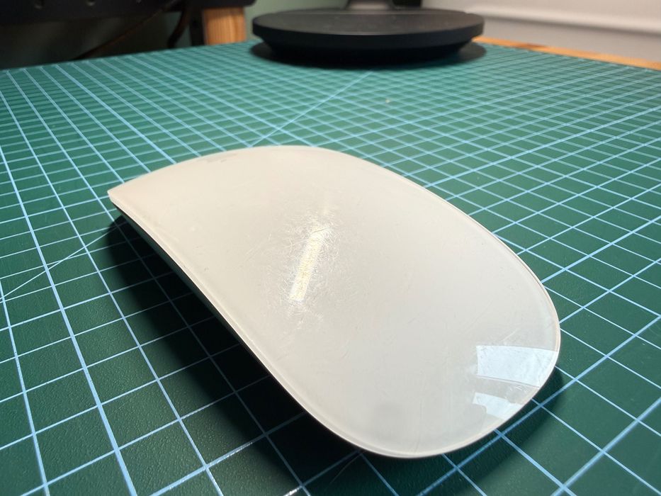 Magic mouse lightning