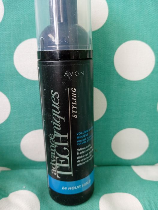Avon pianka do włosów objętość i skręt