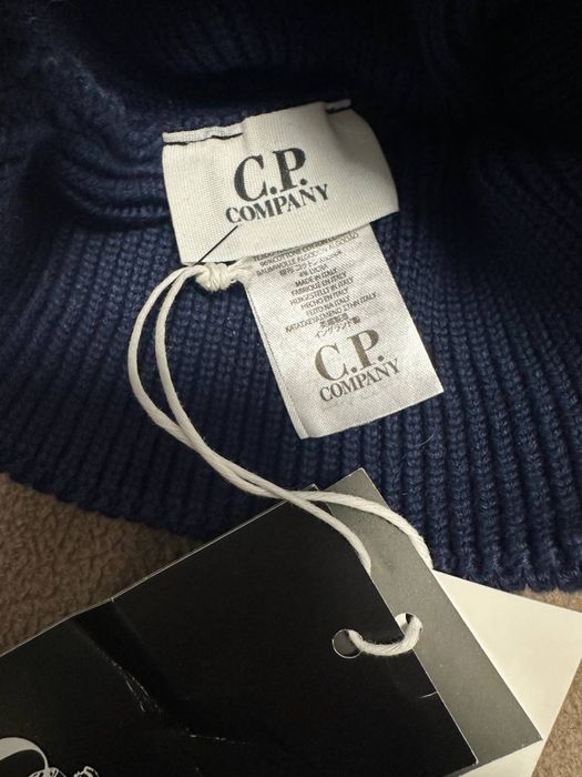 Стильні шапки C.P. Company з лінзами