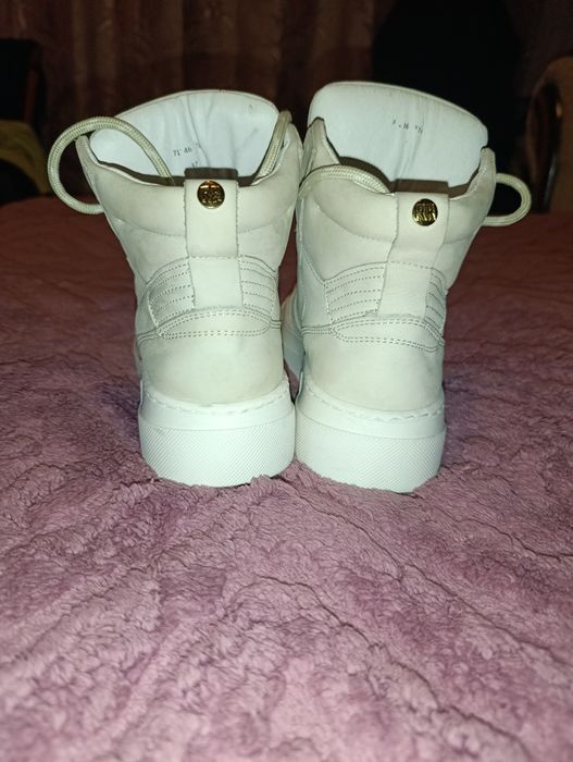 Ботинки женские на шнуровке