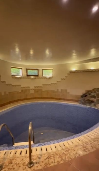 Оренда Будинку 2 бассейна сауна хамман ділянка 12 соток гараж підвал