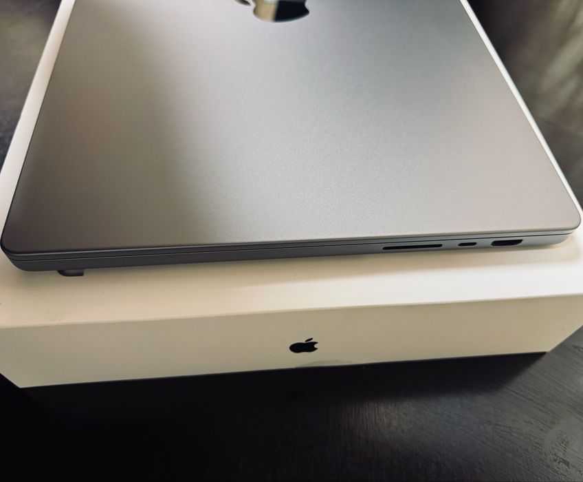 Офіційний Macbook Pro 16 32 gb на гарантії