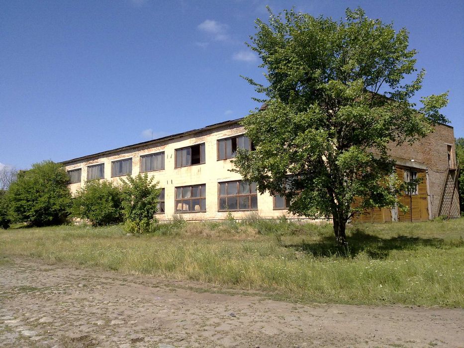 Продається виробниче приміщення 1370 кв.м з землею у власності 1,30га!