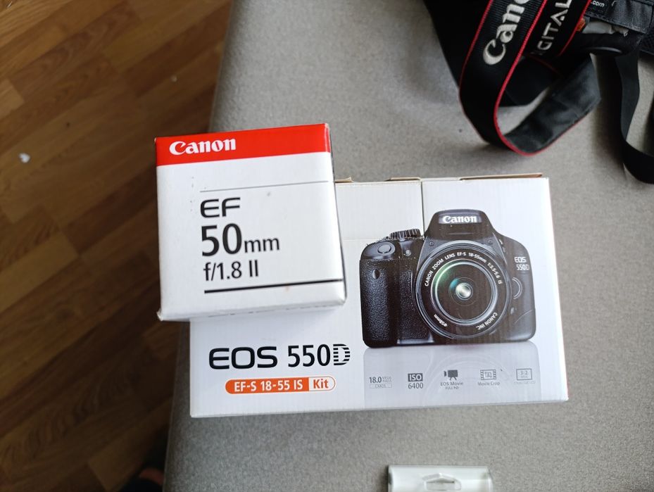 Зеркальный фотоаппарат Canon EOS 550D