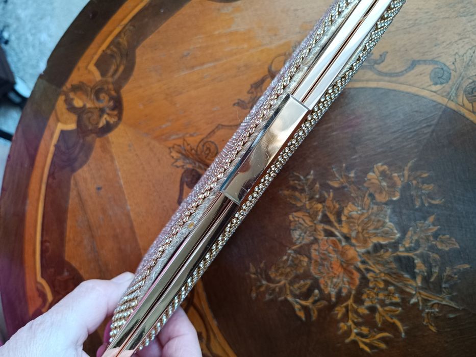 Золотистый клатч