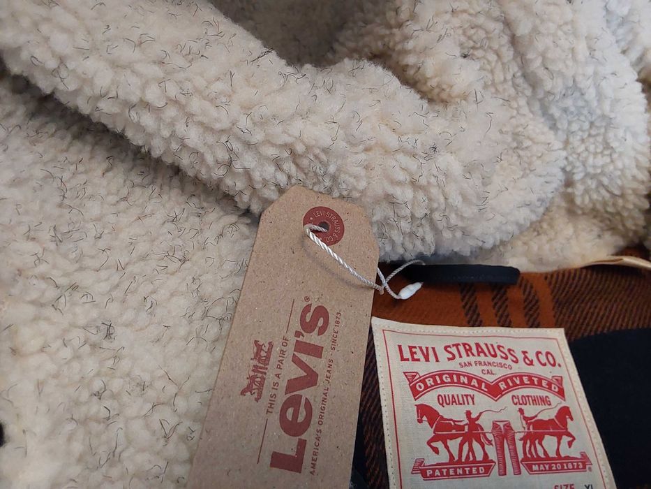 Casaco Quente de Inverno Levi's Novo.