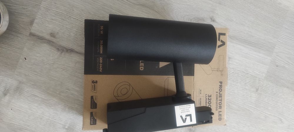 Foco led para calha monofásico