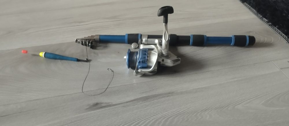 Wędka teleskopowa i kołowrotek z gotowym zestawem na spławik