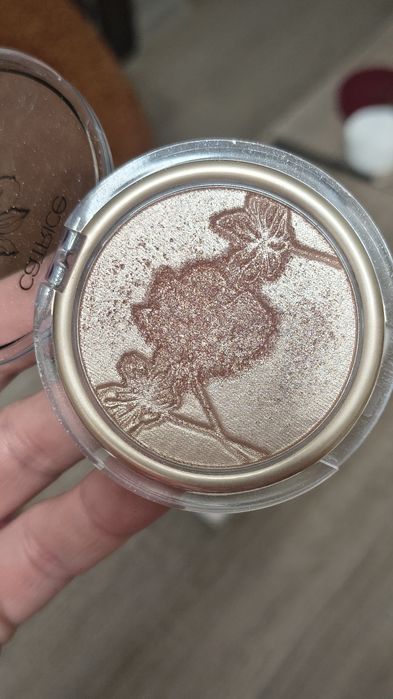 Rozświetlacz do twarzy