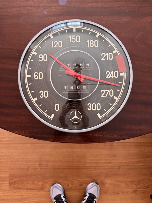 Vendo Relógio de Parede a Pilhas Mercedes