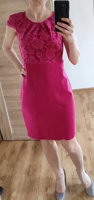 Elegancka sukienka z koronkową górą