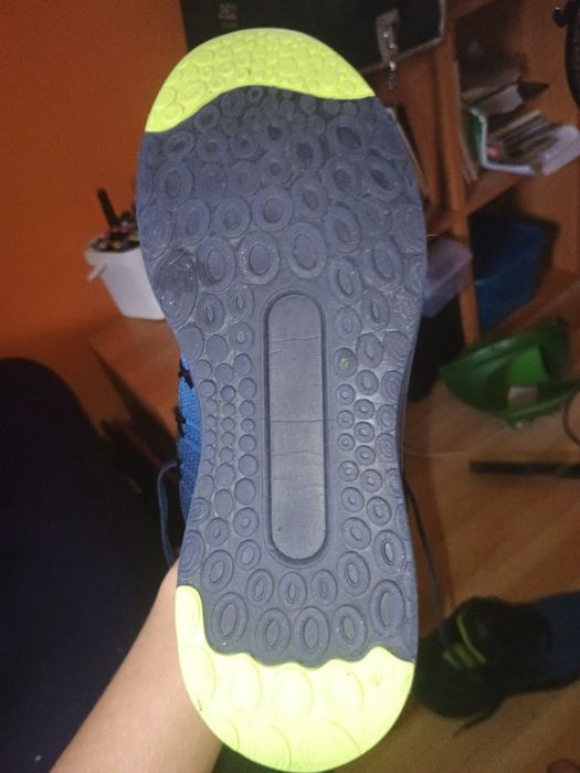 Niebiesko czarne buty sportowe